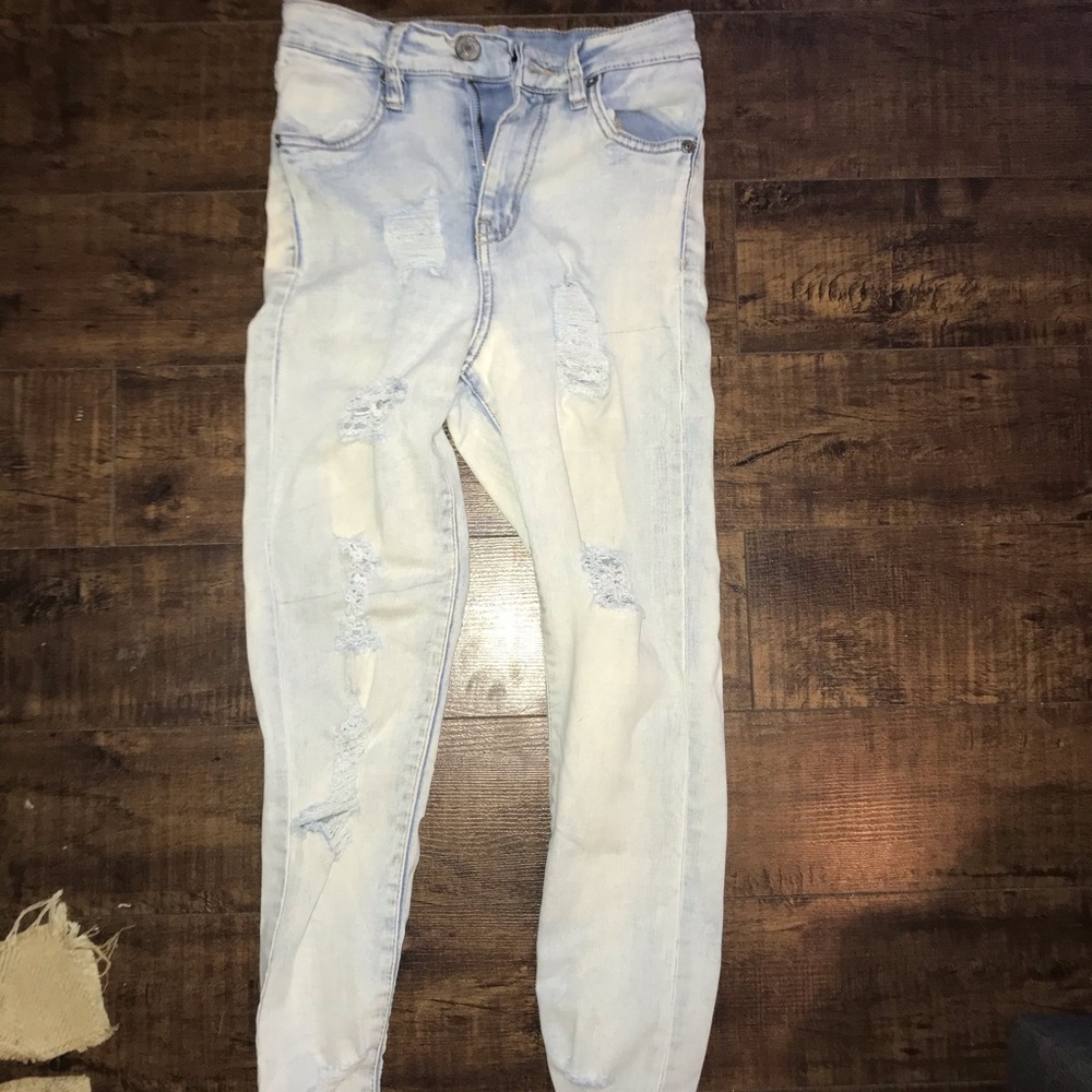 BLUENOTES Light Wash Ripped High Rise Jean